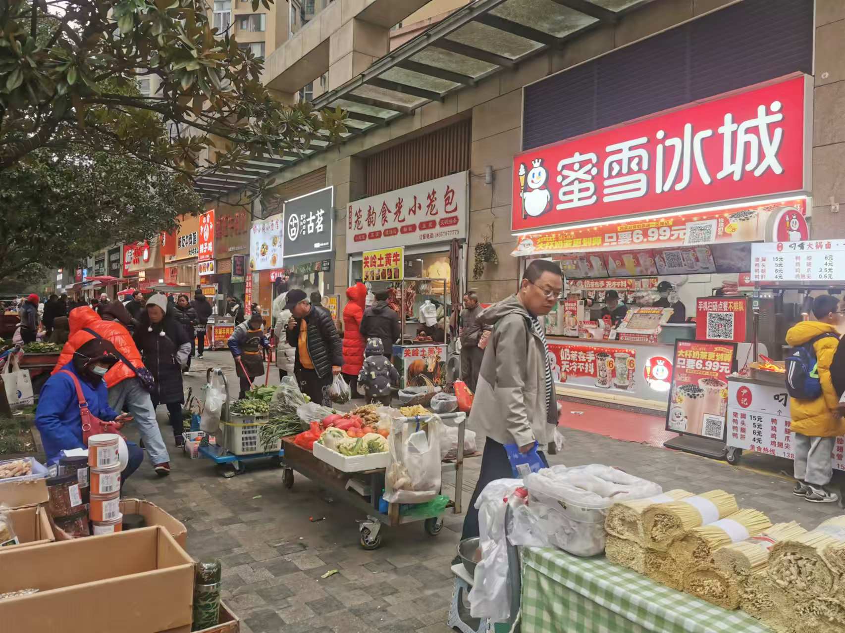 金阳新世界130平临街门面转让，可空转